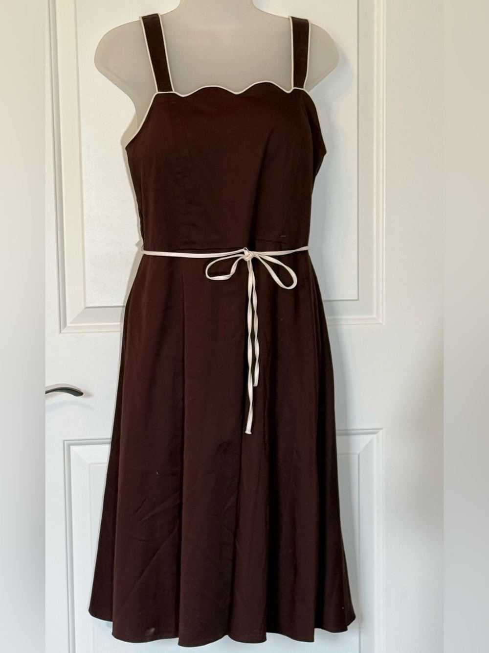 Brown R &K Originals Vintage Midi Dress with Scallop Cream Trim and Waist Tie 10